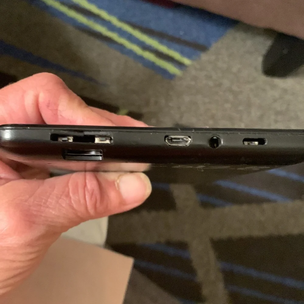 Emerson Model EM756 Tablet 7” - (Needs Repairs)